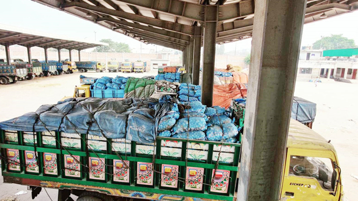 370 tonnes of imported potatoes still wait for unloading at Benapole
