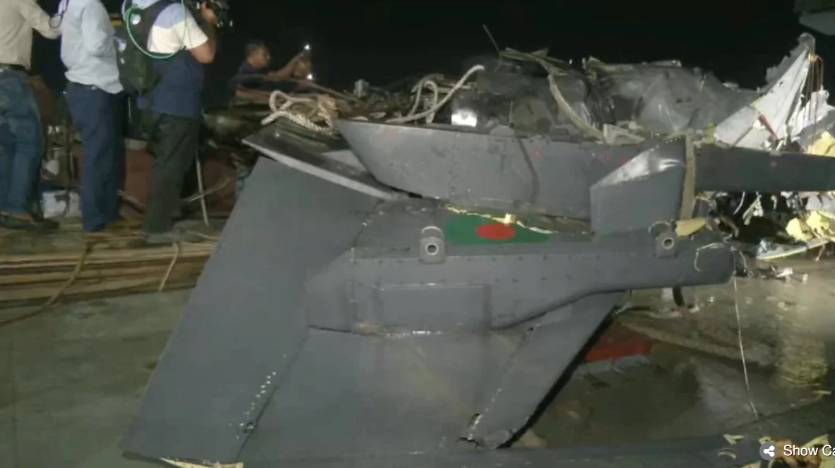 Navy recovers Air Force’s training fighter jet that crashed in Ctg
