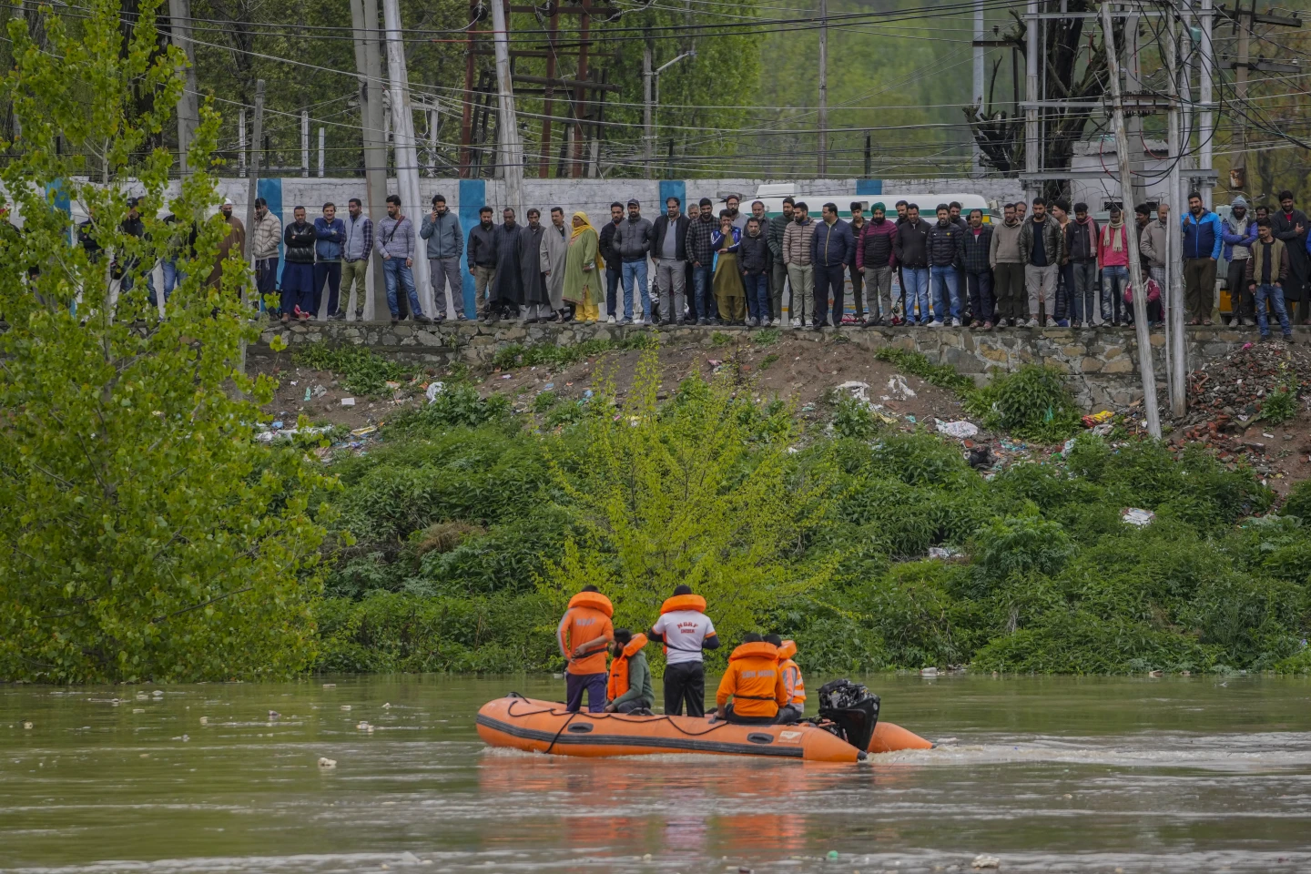 Rescuers search for 3 missing after boat capsizes in Indian-controlled Kashmir, killing at least 6