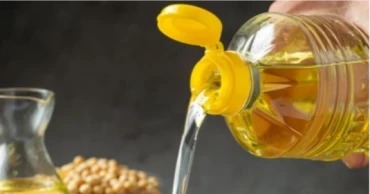Govt. hikes per litre bottle of soybean oil by Tk 4, cuts by Tk 2 on unpacked oil