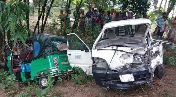 Autorickshaw -pickup collision leaves 2 dead in Sirajganj