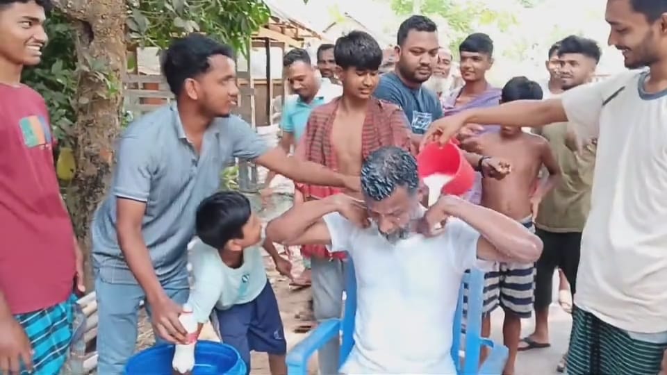 Union-level BNP leader in Barishal resigns after bathing with milk