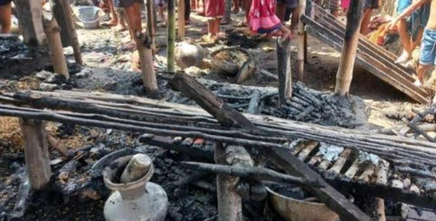 Six houses gutted in Magura fire
