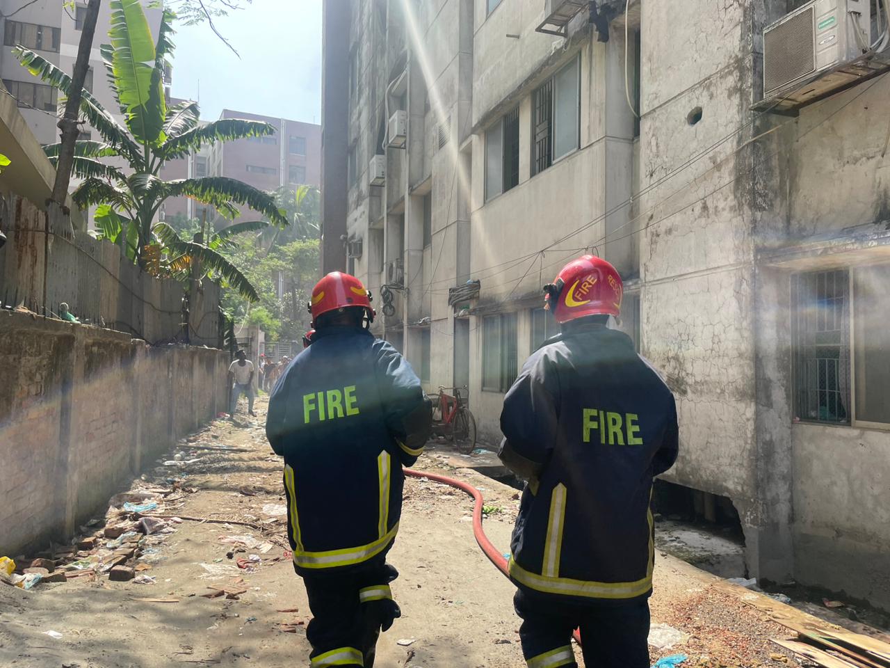 Fire breaks out at Dhaka Shishu Hospital, firefighters trying to douse