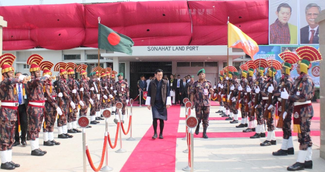 BGB gives state guard of honour and farewell reception to Bhutan’s King in Kurigram