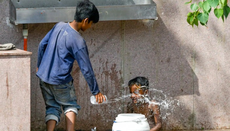 Heatwave affects Dhaka, other divisions; temperatures expected to rise