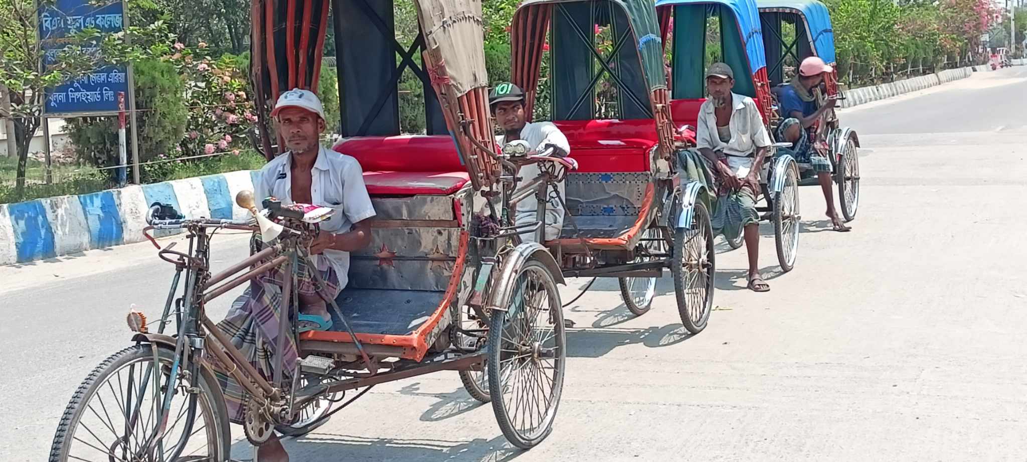 Severe heatwave in Khulna: Day labourers forced to work in dangerous conditions