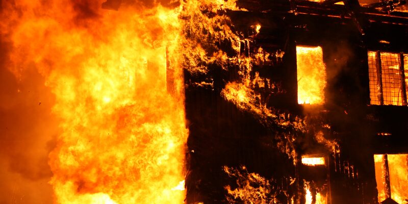 Hiện nay khi nhà cho thuê bị cháy ai phải chịu trách nhiệm?