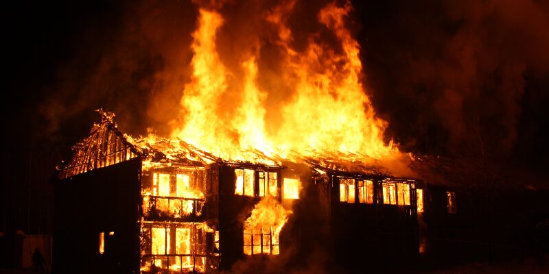Hiện nay khi nhà cho thuê bị cháy ai phải chịu trách nhiệm?