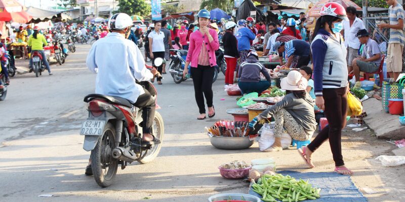 Mức phạt khi buôn bán hàng rong lấn chiếm lòng lề đường