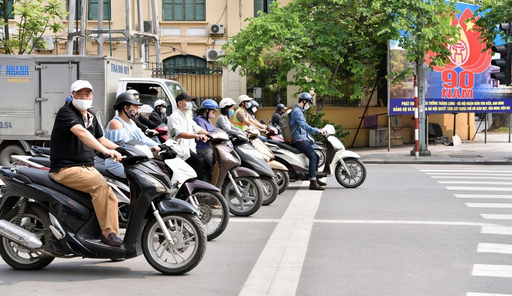 Đè vạch đèn đỏ phạt bao nhiêu theo quy định?