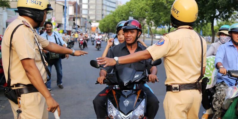 Đủ tuổi nhưng không có bằng lái phạt bao nhiêu