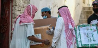 Ramadan - Iftar meals in Haram, Nabawi Mosques distributed to people
