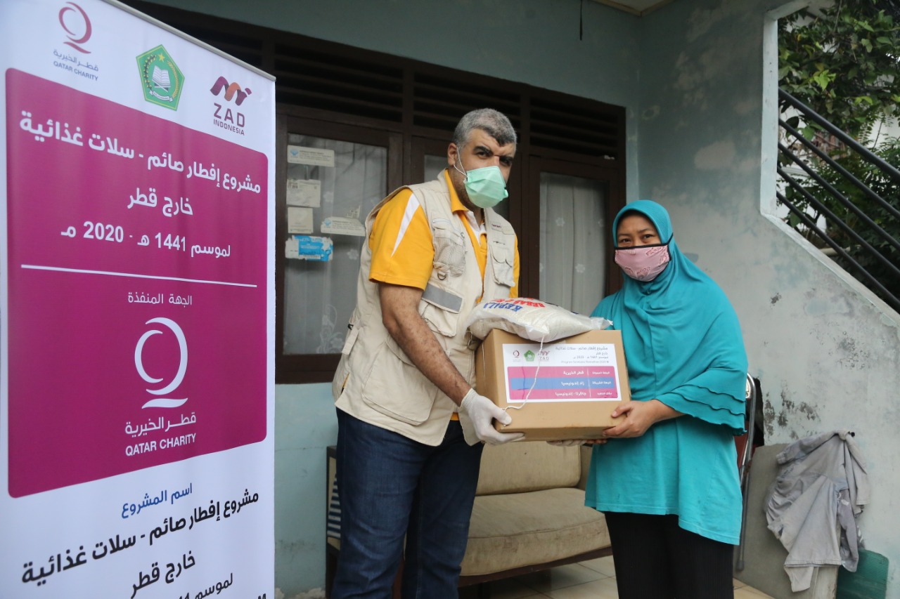 Qatar Charity distribusikan sembako bagi masyarakat terdampak COVID-19
