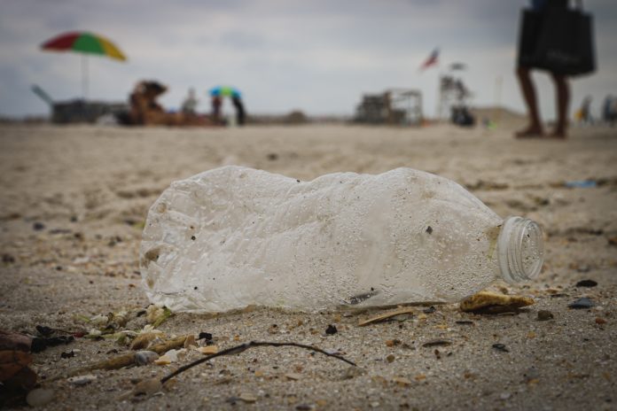 Ironi plastik: Dari penyelamat menjadi perusak bumi