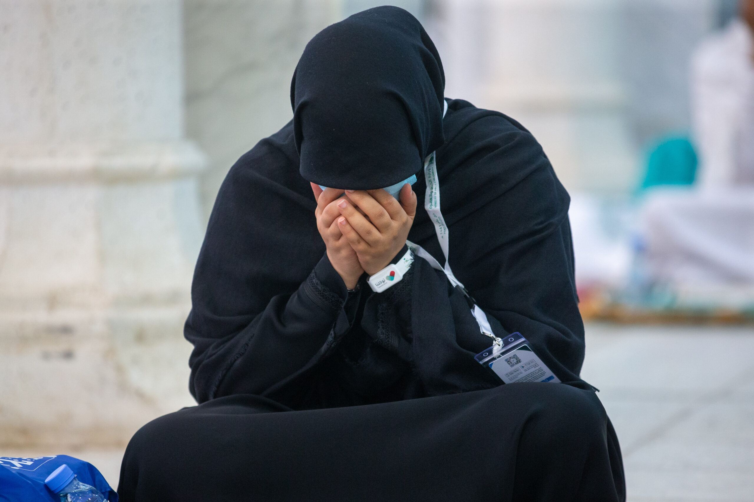 Hajj1441 - Pilgrims wear "Tatman" smart bracelets to communicate