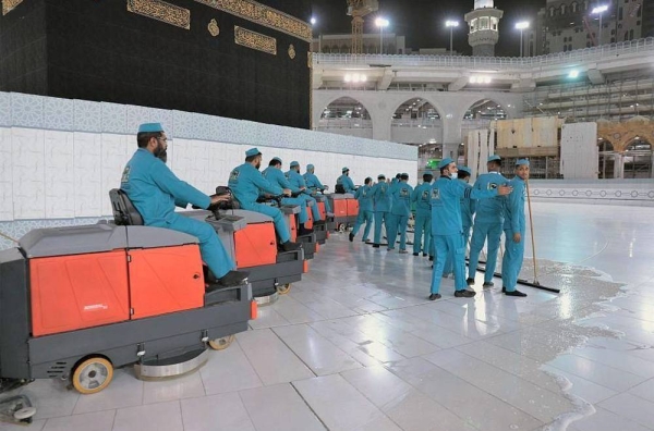 Hajj1441 - Nearly 2,400 liters of sanitizers used to clean Grand Mosque daily