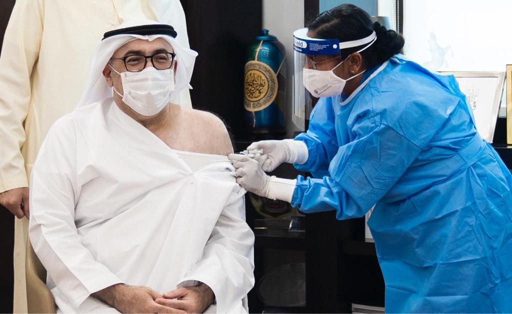 COVID-19 – UAE’s health minister receives first dose of vaccine
