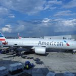 Perusahaan penerbangan terbesar di Amerika Serikat, American Airlines, mengumumkan pada Kamis bahwa pendapatannya anjlok 73 persen pada kuartal ketiga 2020 senilai 2,4 miliar dolar AS atau sekira 35,3 triliun rupiah.