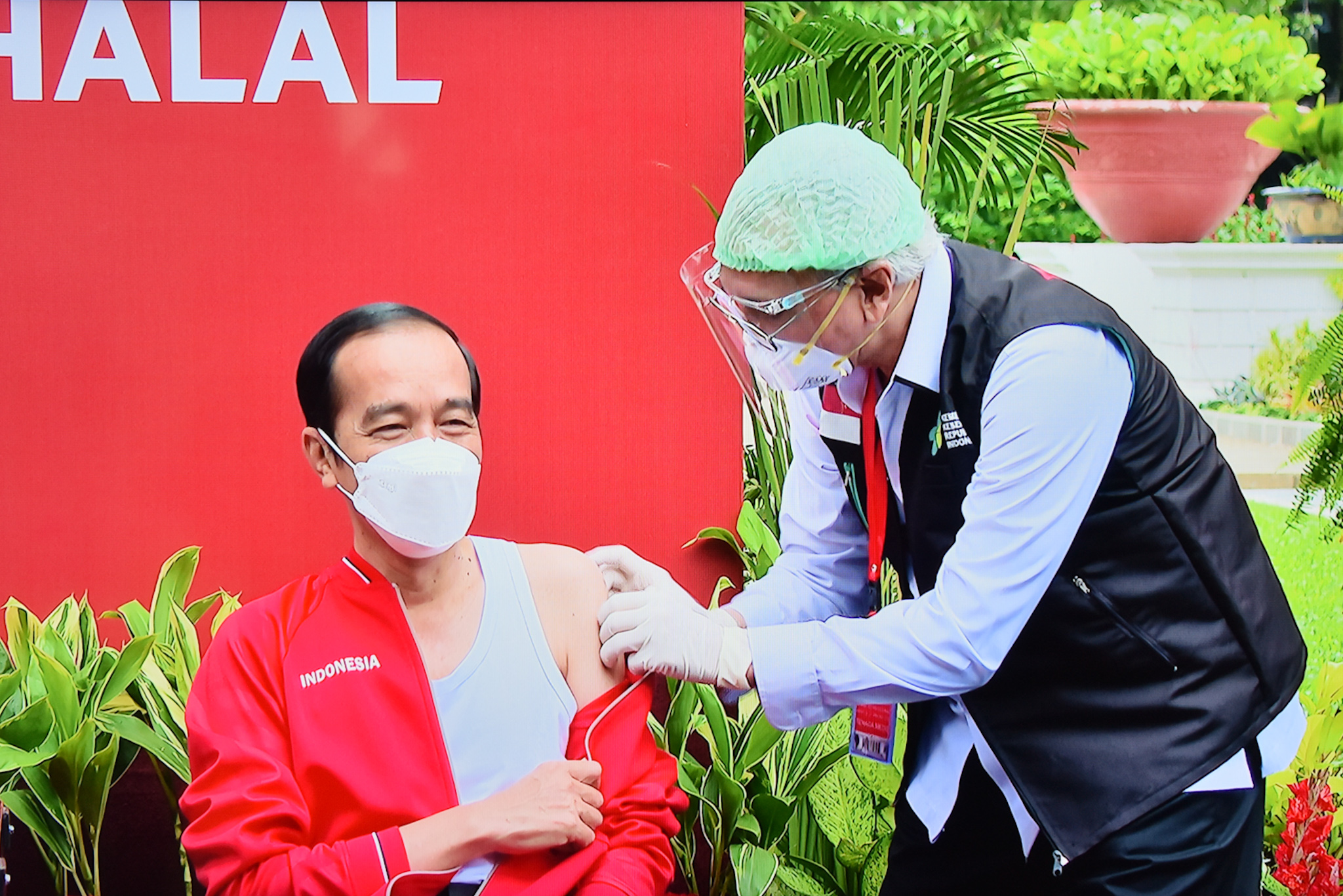 COVID-19 – Presiden Jokowi terima suntikan vaksin dosis kedua
