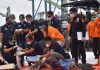 Lima kantong bagian tubuh manusia diangkat dari lokasi kecelakaan Sriwijaya Air