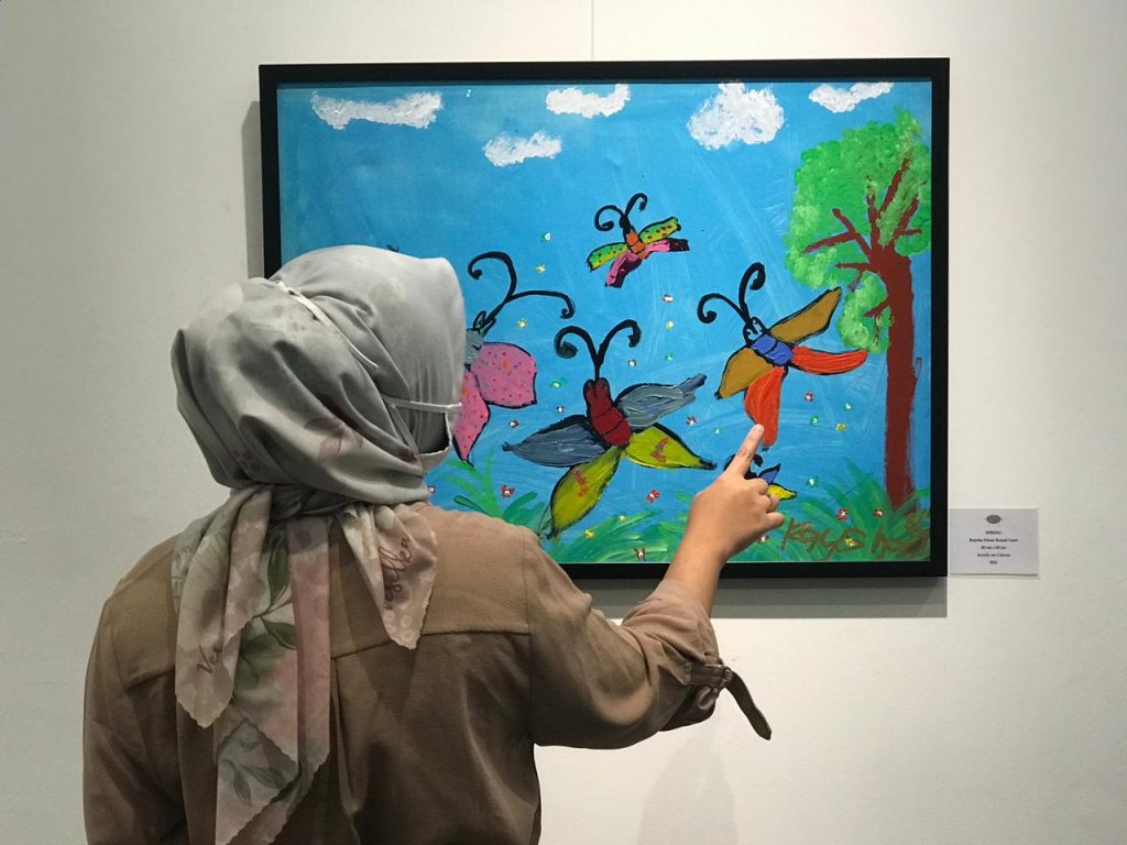 Raysha, gadis autis galang dana dari pameran lukisan untuk keluarga pra sejahtera