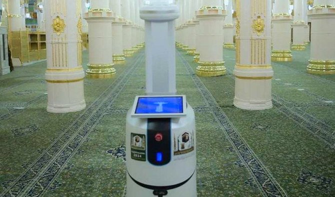 10 robots help disinfection team sterilize Makkah’s Grand Mosque