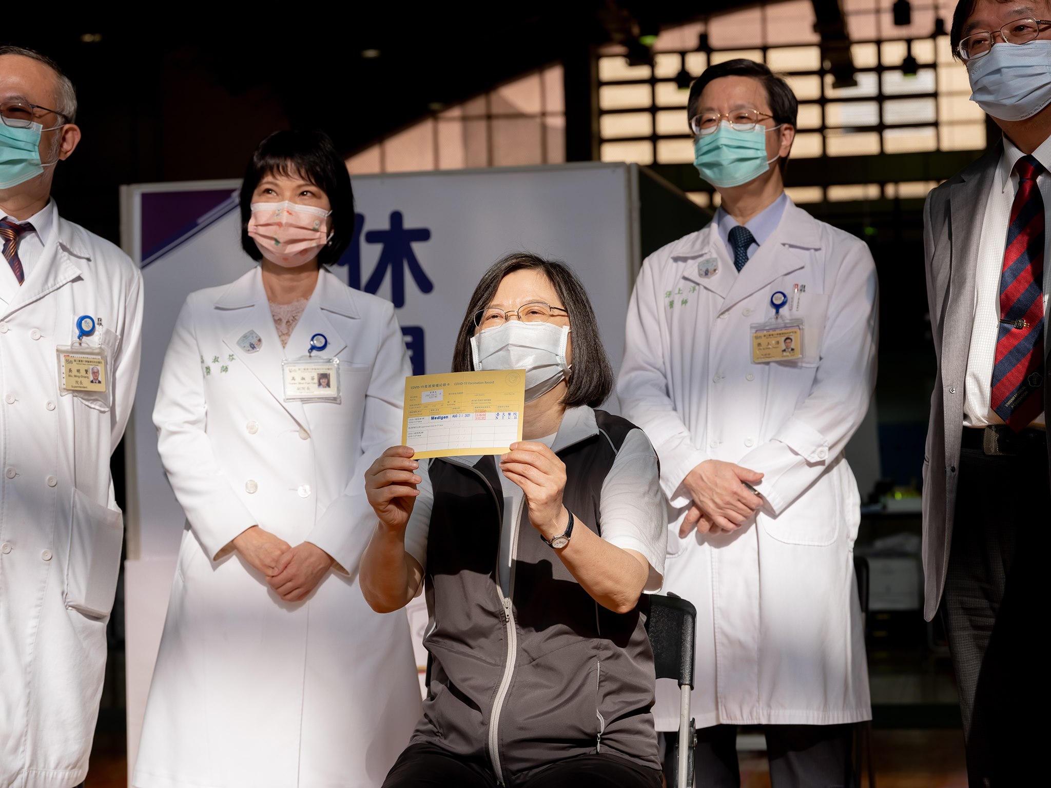 COVID-19 – Presiden Taiwan terima vaksin Medigen buatan dalam negeri