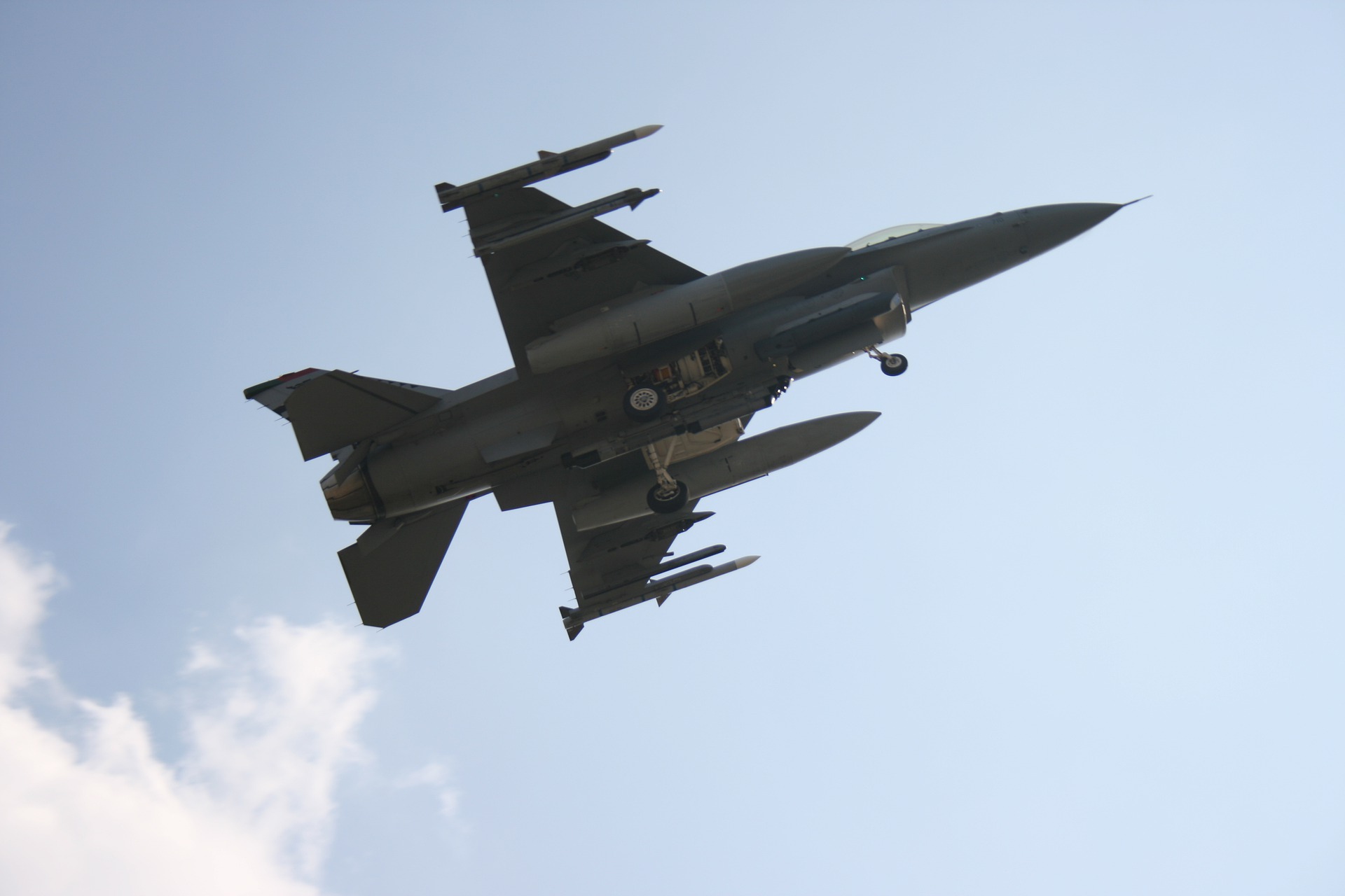 Kanopi jet tempur F-16 Taiwan lepas saat latihan