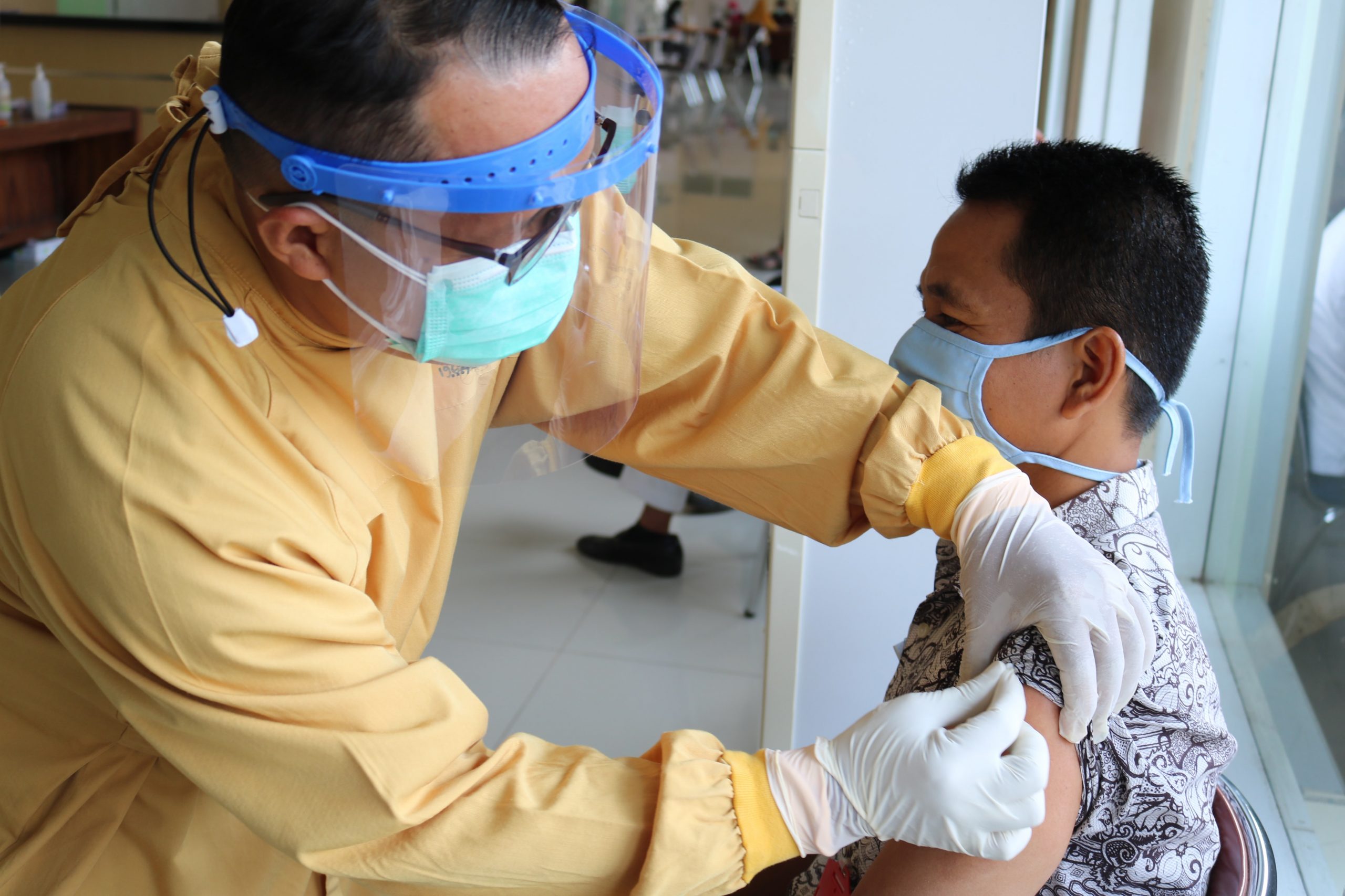 COVID-19 – Lebih 72 juta dosis vaksin pertama telah disuntikkan di Indonesia