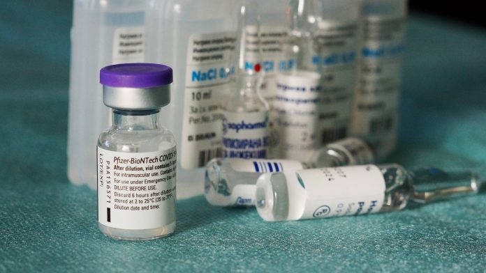 COVID-19 – Perlindungan vaksin Pfizer berkurang setelah dua dosis