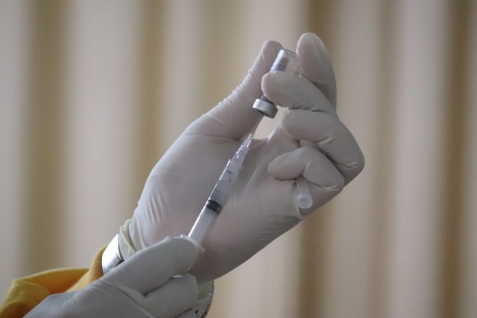COVID-19 – Vaksinasi lansia baru capai 43 persen dari target