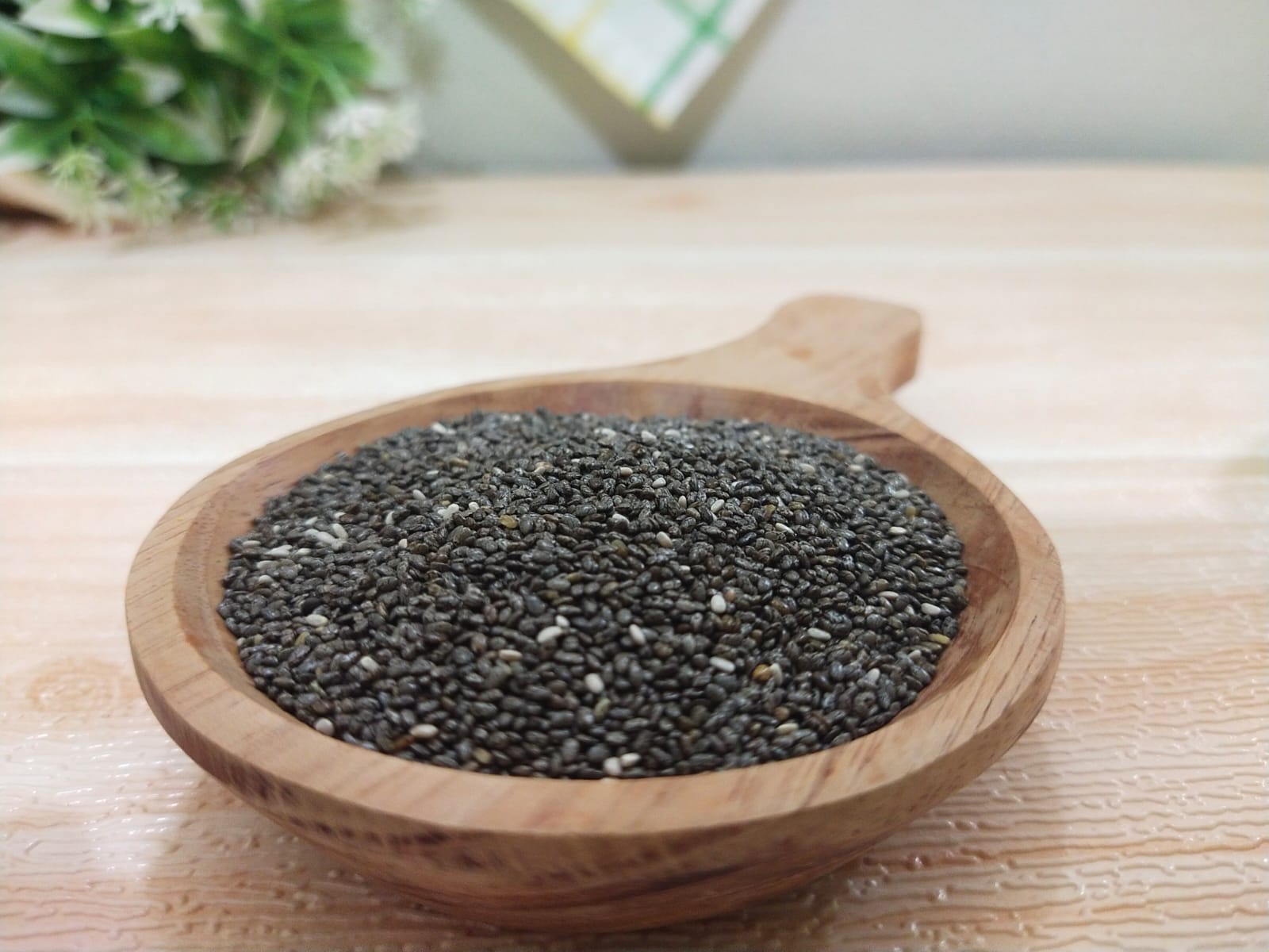 Chia seeds, biji-bijian kecil sarat antioksidan dan serat
