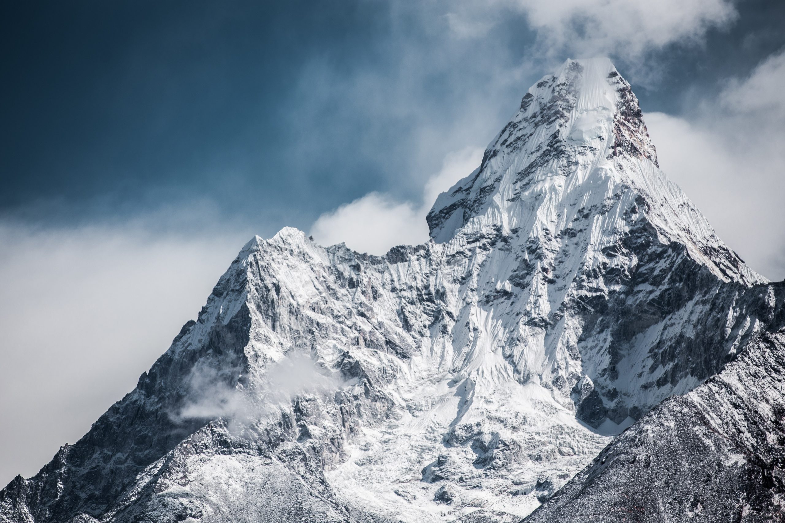 Everest kehilangan lapisan es berusia 2.000 tahun sejak 1990-an