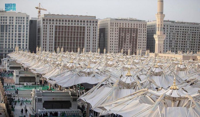 Convertible umbrellas shade 228,000 worshippers in Prophet’s Mosque in Madinah