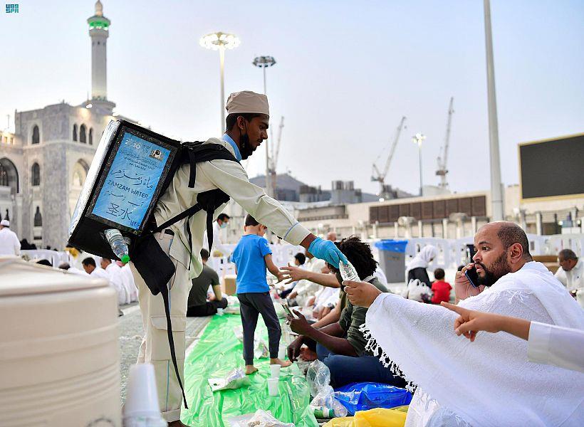 8 juta liter Zamzam didistribusikan di Masjidil Haram pada 10 hari pertama Ramadhan