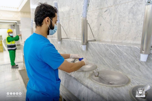 8 million liters of Zamzam distributed to visitors at Grand Mosque during  first third of Ramadan