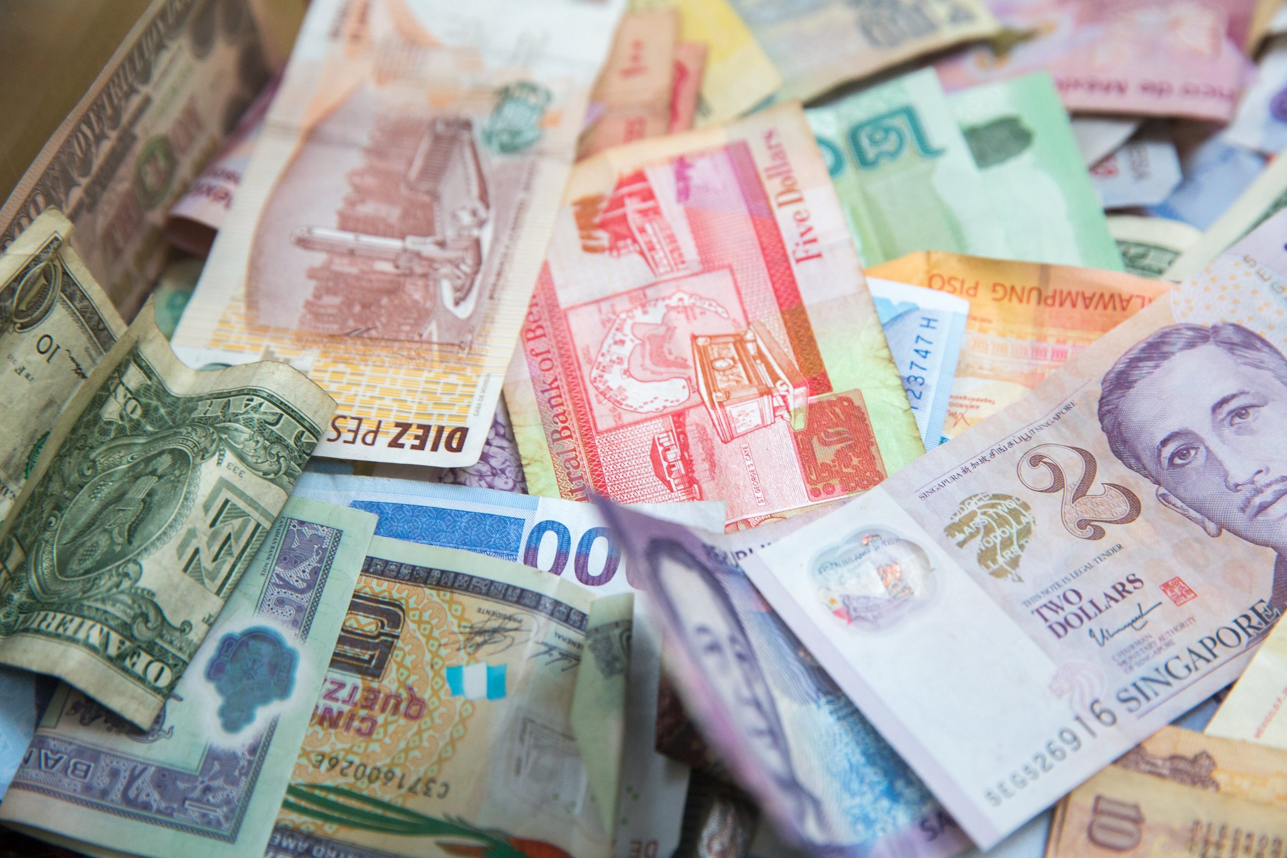 Mata uang negara berkembang terpuruk, dolar AS tetap berkuasa