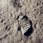 Debu bulan yang dikumpulkan misi Apollo 11 dilelang 7,1 miliar rupiah
