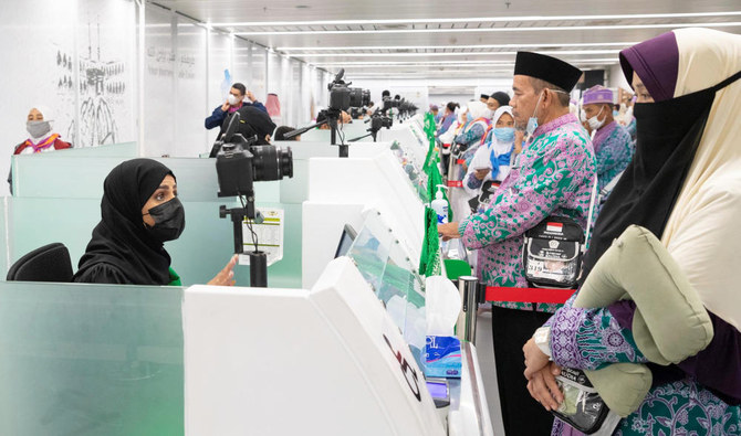 Haji1443 – Petugas imigrasi Arab Saudi bisa komunikasi dalam Bahasa Indonesia