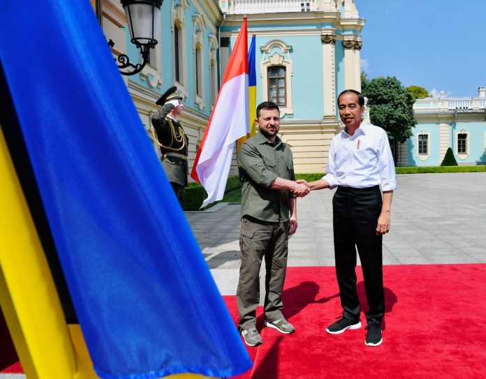Indonesian president meets Zelenskyy at Maryinsky Palace for peace mission