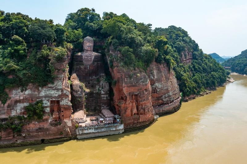 Patung Buddha Sungai Yangtze