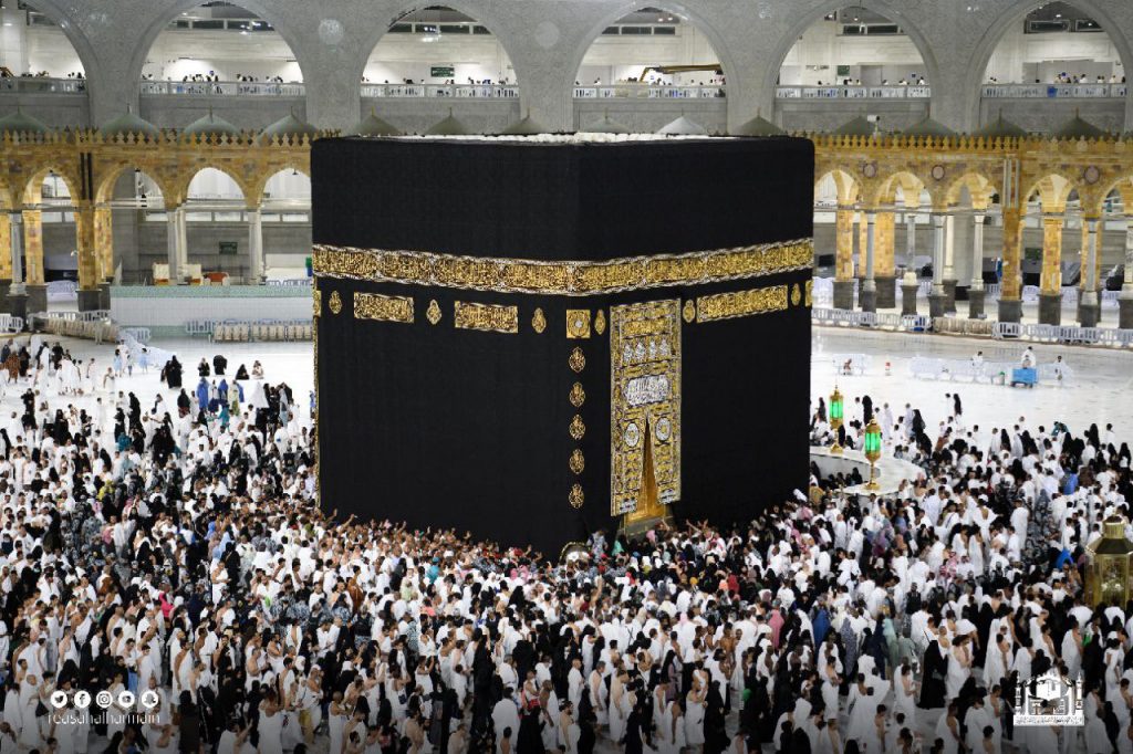 Saudi Arabia removes barriers around Kaaba after two years as umrah season begins
