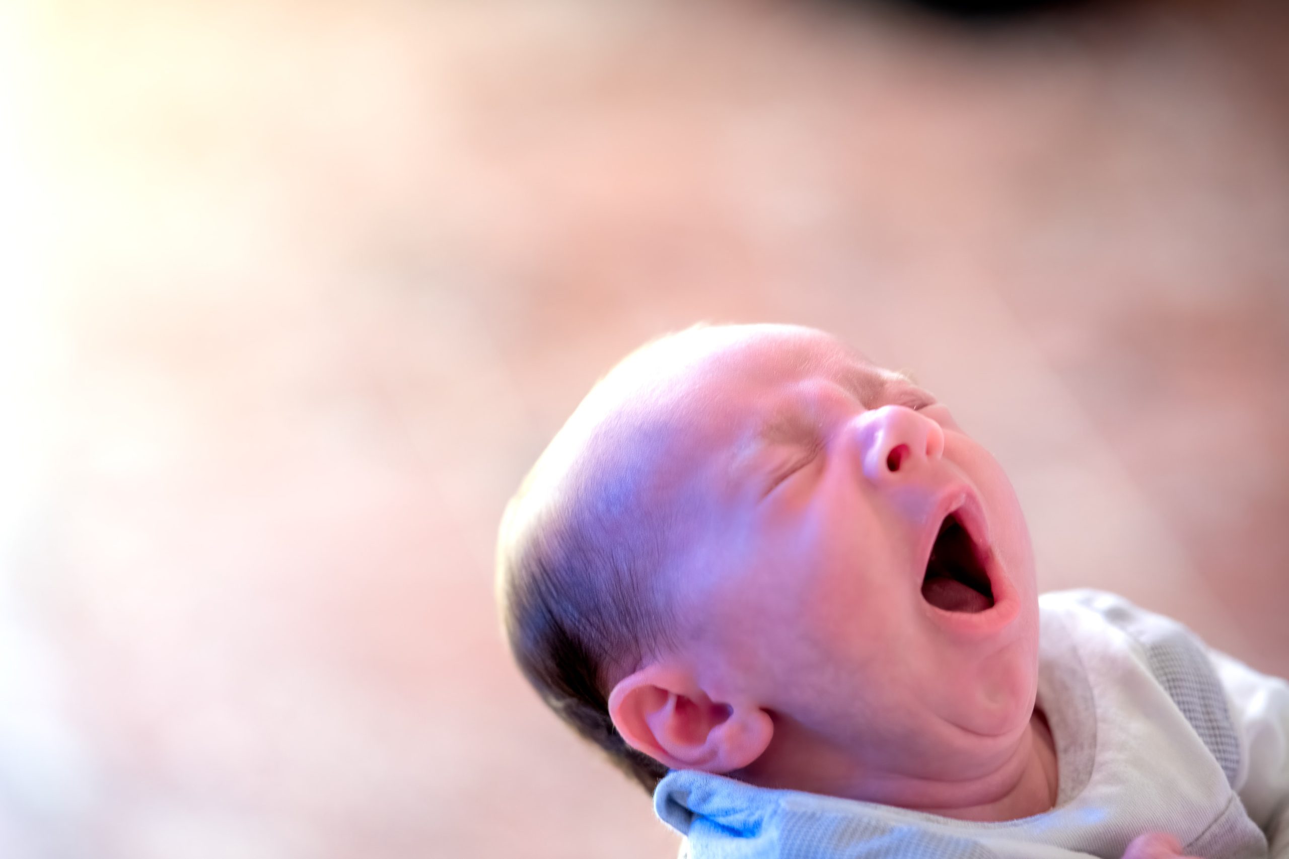 Cara menenangkan bayi menangis