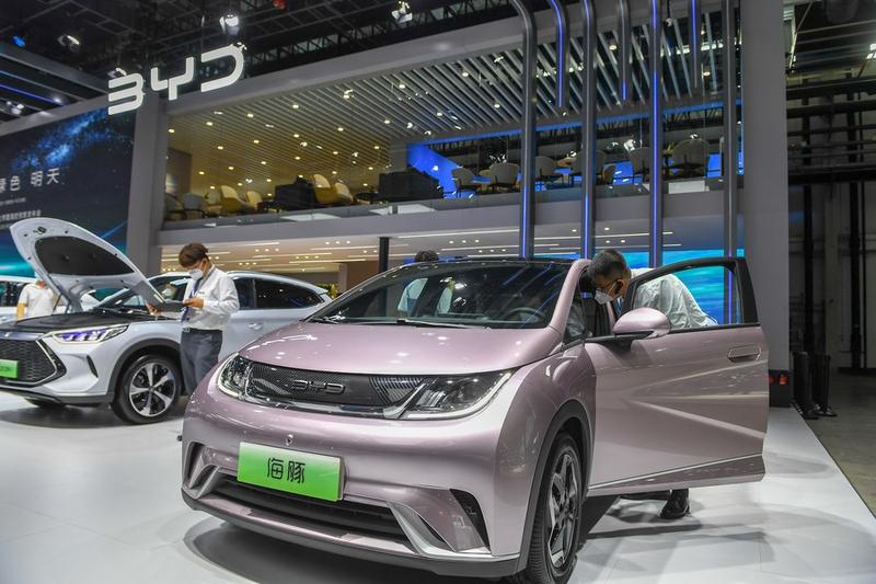 Mobil listrik buatan China 