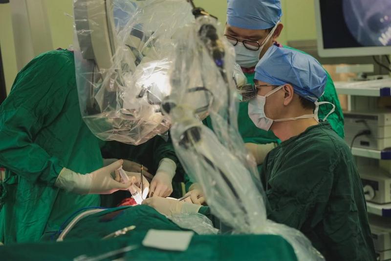 Operasi allotransplantasi laring