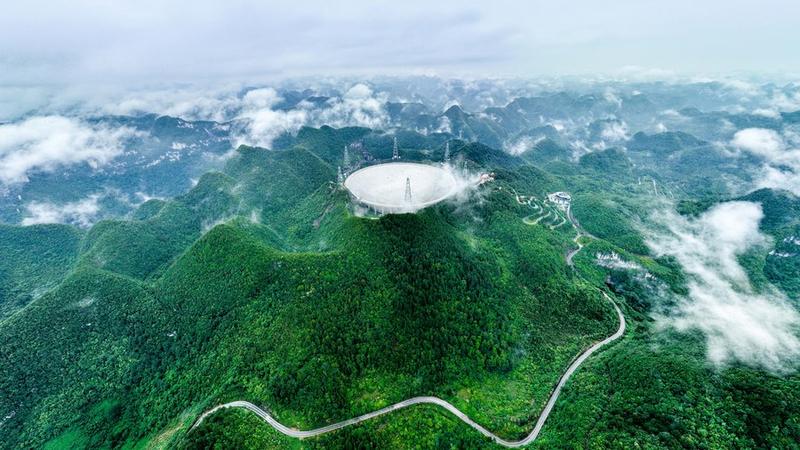Teleskop FAST milik China