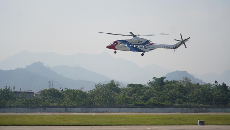 Helikopter sipil AC313A
