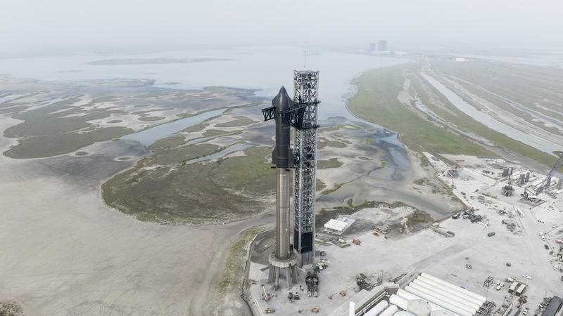 SpaceX meluncurkan roket besar