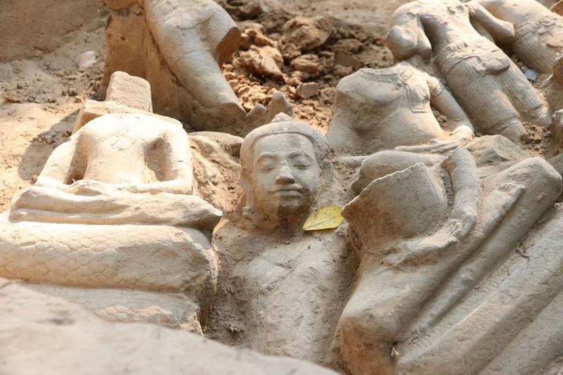 Patung-patung Buddha yang ditemukan